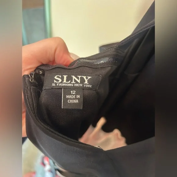 SLNY Black Bodice Red & White Floral Maxi Dress - Picture 3 of 3